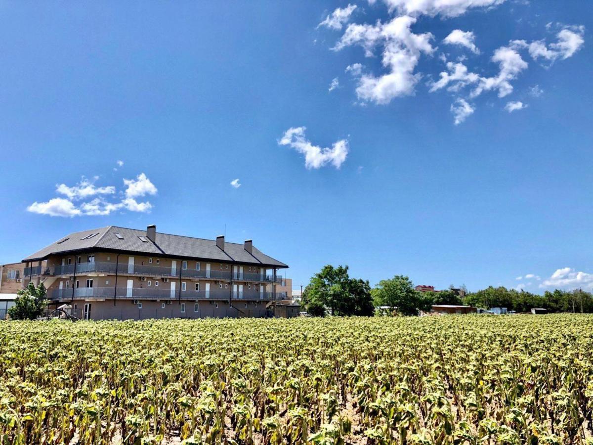 Family Hotel Gribovka Buitenkant foto